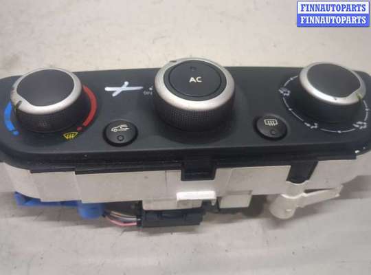 Переключатель отопителя (печки) RN1496382 на Renault Megane 3 2009-2016