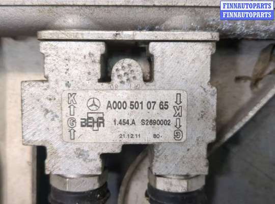 Радиатор масляный на Mercedes-Benz C (W204)