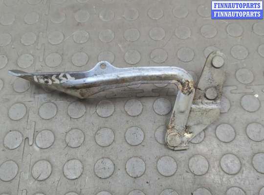 Петля капота на Ford Focus II