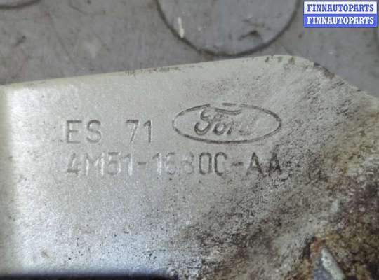 Петля капота на Ford Focus II