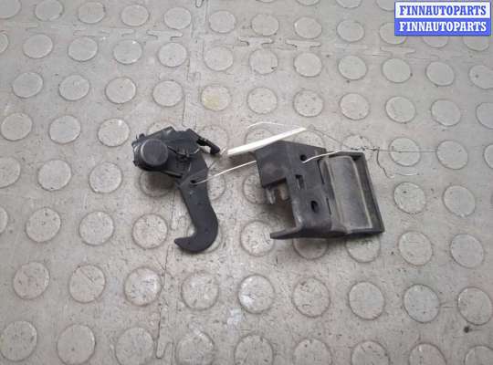 Замок капота