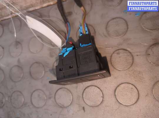 купить Кнопка аварийки на Volkswagen Golf 7 2012-2020