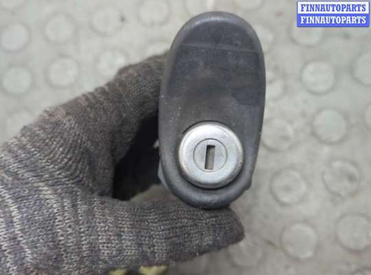купить Кнопка открывания багажника с крышки на Toyota Yaris 1999-2006