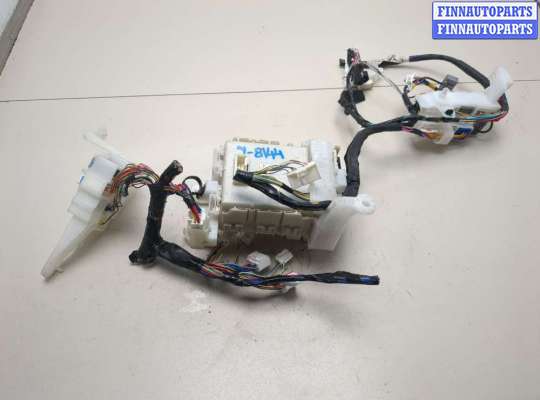 купить Блок предохранителей на Toyota Corolla E15 2006-2013