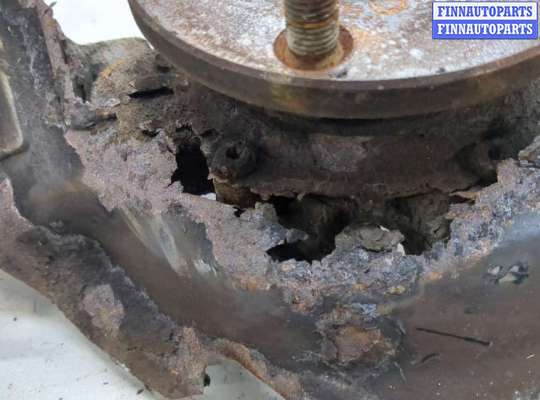 купить Ступица (кулак, цапфа) на Toyota RAV 4 2000-2005