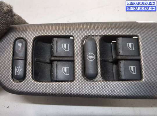 Блок управления стеклоподъёмниками на Volkswagen Bora (1J2)