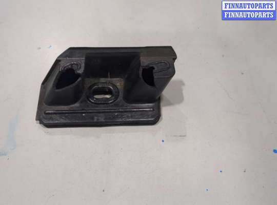 купить Кронштейн рейлинга на Volkswagen Touareg 2002-2007
