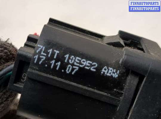 купить Кнопка открывания багажника салонная на Lincoln Navigator 2006-2014