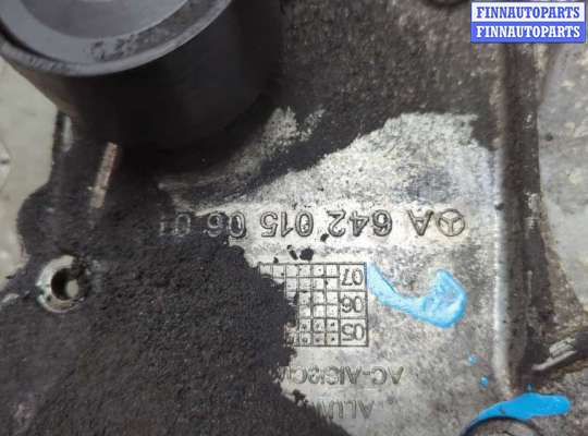 Крышка двигателя боковая на Mercedes-Benz R (W251)