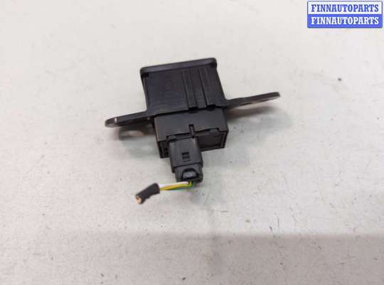 купить Кнопка открывания багажника салонная на Lexus GS 2011-2020