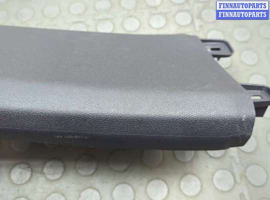 купить Обшивка центральной стойки на Volkswagen Tiguan 2016-2020