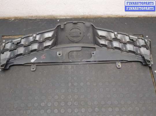 купить Решетка радиатора на Nissan Note E11 2005-2013