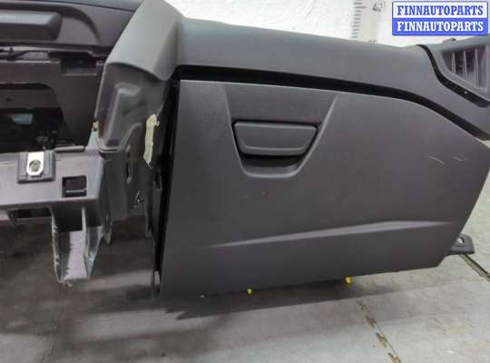 Бардачок (вещевой ящик) на Ford Focus III