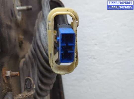 Замок боковой двери на Jeep Cherokee II / Liberty (KJ)