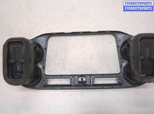 купить Рамка под магнитолу на Volkswagen Tiguan 2011-2016