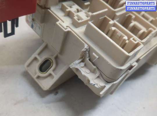 купить Блок предохранителей на Toyota Sequoia 2000-2008