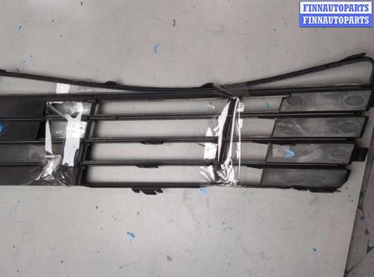 купить Заглушка (решётка) бампера на Audi Q7 2005-2015