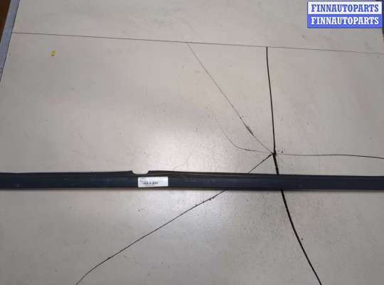 Молдинг стекла (боковое) MB1540426 на Mercedes C W203 2000-2008