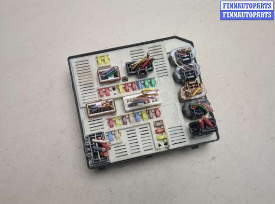Блок предохранителей RN1557618 на Renault Megane 3 2009-2016