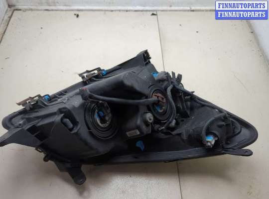 Фара передняя на Toyota Corolla Verso III (AR10)