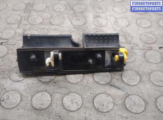 купить Кнопка открывания багажника с крышки на Hyundai Tucson 1 2004-2010