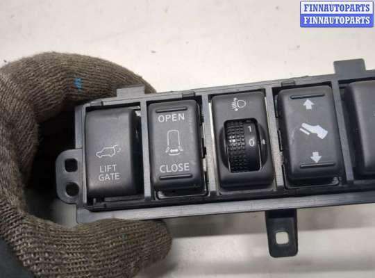 купить Кнопка открывания багажника салонная на Infiniti QX56 2004-2010