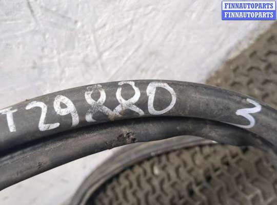 купить Уплотнитель на Nissan X-Trail (T30) 2001-2007