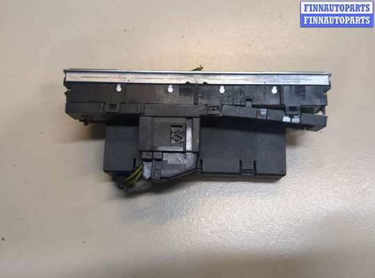 купить Кнопка открывания багажника на Volkswagen Tiguan 2007-2011