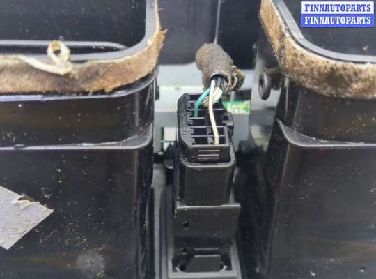 Дисплей бортового компьютера на Toyota Avensis II (T250)