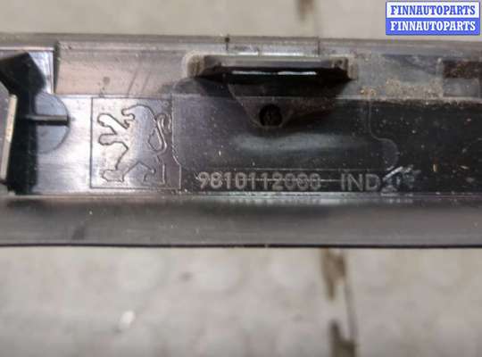 купить Молдинг стекла (лобовое) на Peugeot 3008 2016-2020