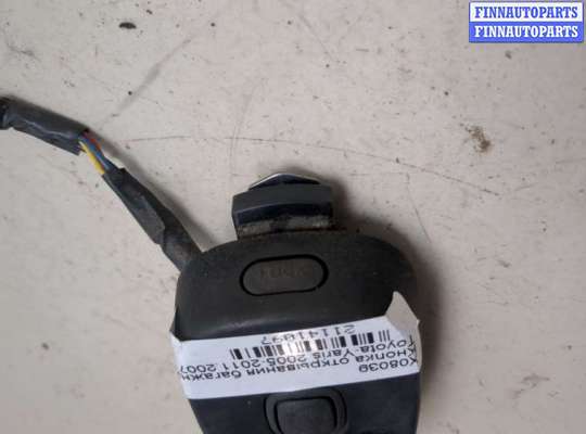 купить Кнопка открывания багажника с крышки на Toyota Yaris 2005-2011