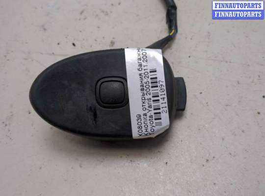 Кнопка открывания багажника с крышки TT962167 на Toyota Yaris 2005-2011