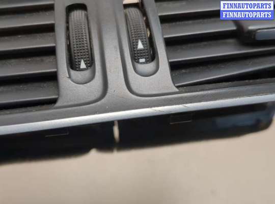 Дефлектор обдува салона на Volkswagen Passat B7 (36)