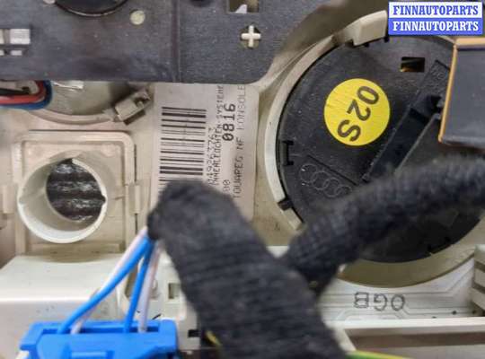 купить Фонарь салона (плафон) на Volkswagen Touareg 2010-2014