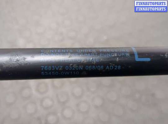 Амортизатор капота на Toyota FJ Cruiser