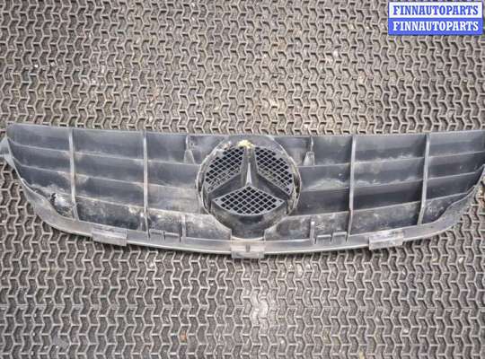 Решетка радиатора MB1008221 на Mercedes CLK W209 2002-2009