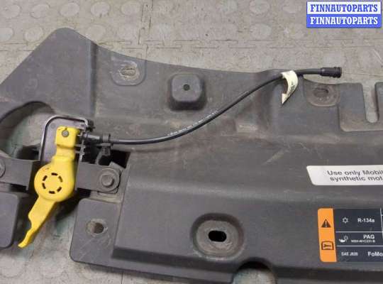 купить Накладка замка капота на Ford Escape 2012-2015