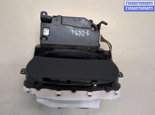 Щиток приборов на Toyota Yaris P1