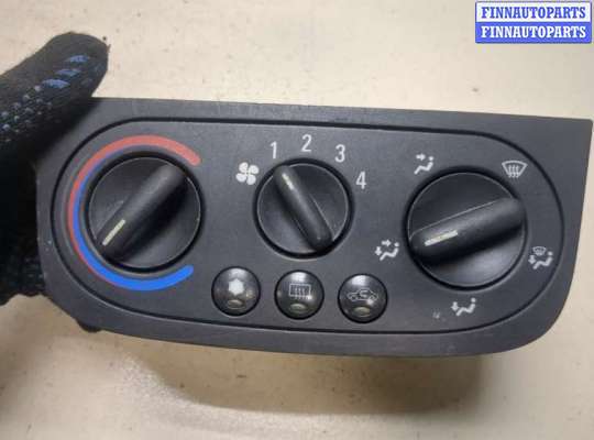 Переключатель отопителя (печки) OP2236567 на Opel Corsa C 2000-2006