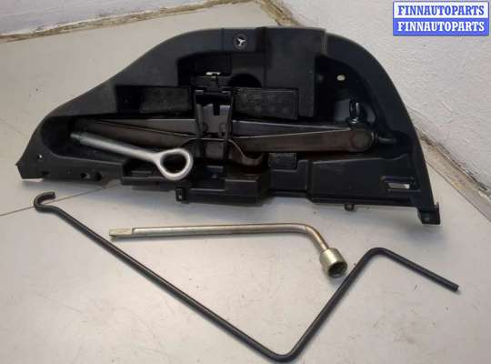 Набор инструментов штатный TT905100 на Toyota Highlander 1 2001-2007