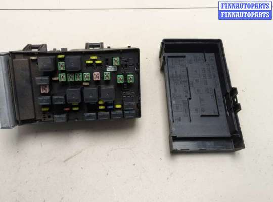 Блок предохранителей CRQ7456 на Chrysler Voyager 2000-2007