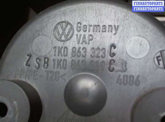купить Консоль салона (кулисная часть) на Volkswagen Golf 5 2003-2009