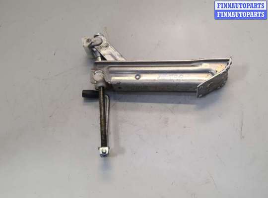 Домкрат MB1568464 на Mercedes C W204 2006-2015