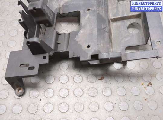 купить Кронштейн фары на Cadillac Escalade 2 2001-2006