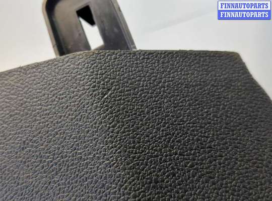 купить Обшивка центральной стойки на Volkswagen Tiguan 2016-2020