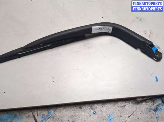 Поводок дворника на Toyota Vitz P1