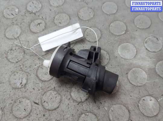 купить Кнопка открывания багажника с крышки на Mercedes E W212 2009-2016