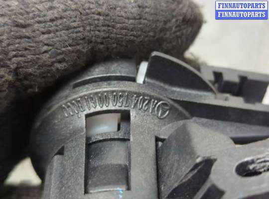 купить Кнопка открывания багажника с крышки на Mercedes E W212 2009-2016