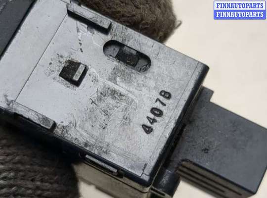 купить Кнопка открывания багажника салонная на Infiniti QX56 2004-2010