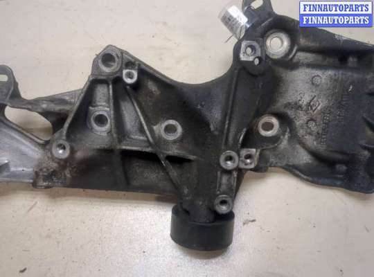 Кронштейн крепления генератора RN1431943 на Renault Scenic 1996-2002